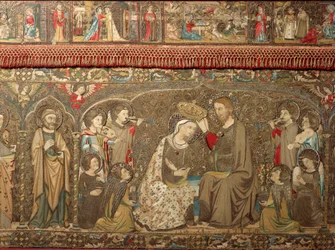 Detalj av en väv som pryder ett altare och föreställer Jungfru Marias kröning. Från kyrkan Santa Maria Novella