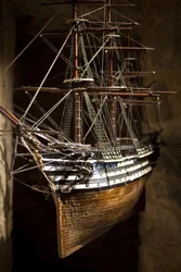 Marengo. Votivmodell, sedd från fören, efter 1810. Modell av trä, modiga och vegetabiliska fibrer. Marinmuseum i Brest.