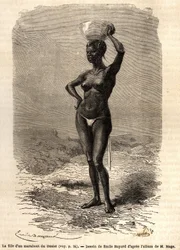 En marabuts dotter från Oualet (Mauretanien), med en skål på huvudet för att tillverka svart tvål. Gravyr som illustrerar marinlöjtnant M. Mages resa till Västsudan, 1863-1866, publicerad i „Le Tour du monde, nouveau journal des voyages“