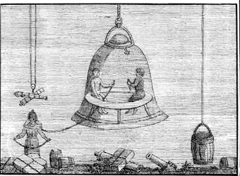 Den lilla klockan på axlarna av mannen till vänster (som tar emot luft från den större klockan) kan betraktas som förfader till hjälmen i en kostym. Sd. gravyr från 1600- eller 1700-talet.