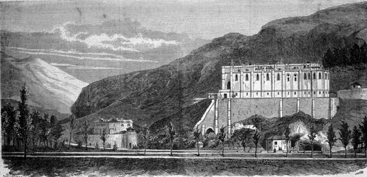 Utsikt över kyrkan under uppbyggnad nära den mirakulösa grottan Lourdes i Höga Pyrenéerna där Jungfrun till Bernadette Soubirous (1844-1879) dök upp 1858, nuvarande pilgrimsfärdsort. Gravyr av 1800-talet