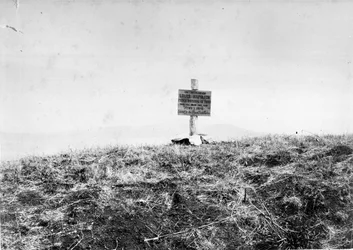 Tavla uppsatt av Royal Scots Fusiliers för att markera platsen där Prince Imperial föll, 1879