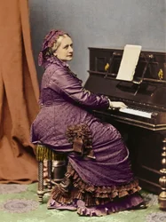Clara Schumann (1819 -1896), tysk pianist och kompositör, vid pianot - Porträtt av Clara Schumann (1819-1896), tysk pianist och kompositör, fru till Robert Schumann.