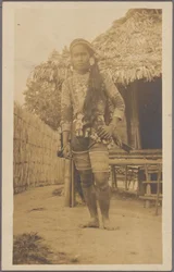 Datto Bulon, chef för Bagobo, klädd i krigarkläder, Philippine Reservation, Louisiana Purchase Exposition