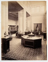 Utställningsrum - i "" Fotoalbum av 1:a museet i Kairo"" grundat av Auguste Mariette Bey