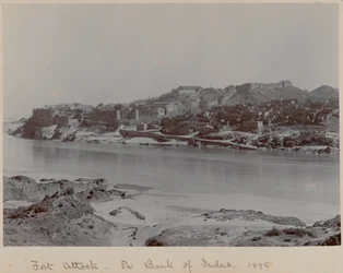 Fort Attock på stranden av Indus
