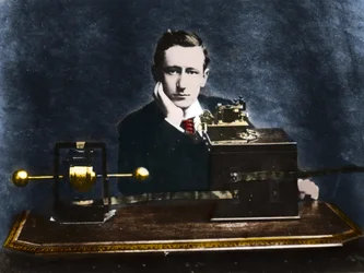 Guglielmo Marconi (1874-1937), italiensk fysiker och uppfinnare i England 1896.