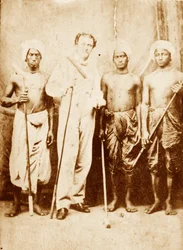 Löjtnant Joseph Sherer, assistent till överintendenten i Cachar, med sina bärare, Manipur, 1861 ca.