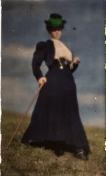 Miss Mary i blå dräkt
