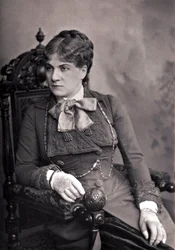 Mme Alix-Marie PASCA (1836-1906) - Porträtt av Alix Pasca (1835-1914), fransk komiker. Fotografi sent 1800-tal.