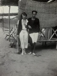 Porträtt av ett par på stranden, Versilia