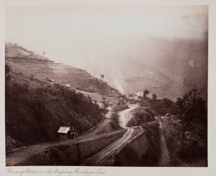 Backstation på linjen Darjeeling-Himalayan, ca 1885 (sepiafoto)
