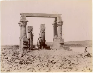 Den romerska kiosken i Qertassi (idag i Nya Kalabsha), sett från öster, Egypten, fotografi av Edition J P Sebach, ca 1890