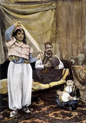 Tunisisk dansare. 1800-talsfotografi.