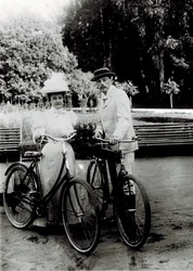 Vladimir Dmitrievich Nabokov (1870-1922) och Elena Ivanovna Rukavishnikova (1876-1939), anonym. Fotograf