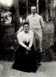 Vladimir Dmitrievich Nabokov (1870-1922) och Elena Ivanovna Rukavishnikova (1876-1939), anonym. Fotograf, ca 1896, Museum of Regional Studies, Rozhdestveno