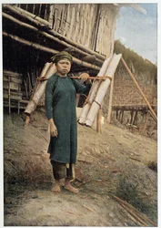 Vattenbärare i Tonkin, Vietnam, cirka 1898 - fotografi