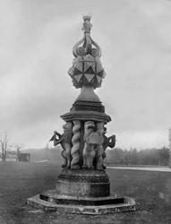 Soluret, Glamis slott, 1924-1926.
