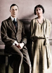 "Lady Elizabeth Bowes Lyon och hertigen av York vid tillkännagivandet av deras förlovning", 1923