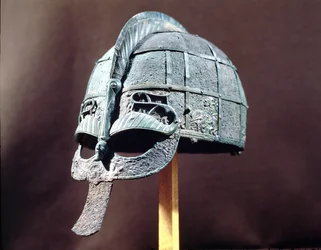 Hjälm, från Vendelskatten, Uppland, ca 600 e.Kr. (metall)