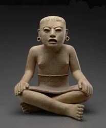 Sittande hona, 600-900 AD (lergods och polykromt pigment)