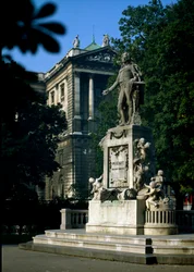 Monument till hyllning till den österrikiske kompositören Wolfgang Amadeus Mozart (1756-1791). Skulptur av Victor Tilgner (1844-1896) 1896. Wien, Burggarten, Österrike