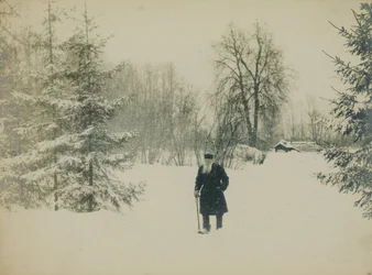 Greve Lev Nikolaevich Tolstoj går.