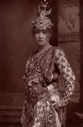 ""Henriette Rosine Bernard dite Sarah Bernhardt (1844-1923) (woodburytyp)