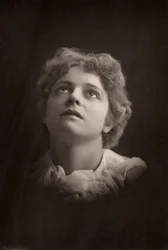 ""Olga Brandon (f1865) australiensiskfödd skådespelerska. (woodburytype)