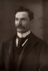 ""Solomon Joseph Solomon (1860-1927) engelsk porträtt- och väggmålare. Under första världskriget introducerade han användningen av kamouflage i den brittiska armén. (woodburytype)