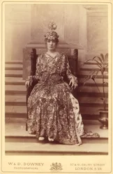 [Sarah Bernhardt som kejsarinnan Theodora i Sardous "Theodora"]