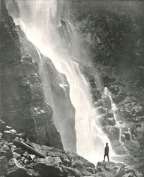 Ett vattenfall i kulledistriktet, Dehra Dun, Indien, 1895.