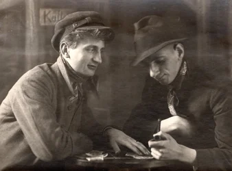 Felix Bressart och Walter Limot i filmen Tragedy in the Mine