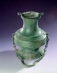 Kinesisk konst: Bronsvas från Than-Hoa (Than Hoa), Han-perioden innan. Paris, Musee Cernuschi