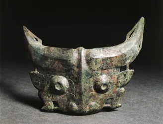 Rituell mask föreställande Taotie, Kina, Västra Zhoudynastin