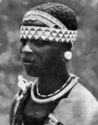 Hustru till en Angoni-hövding, Moçambique, Afrika, 1936.
