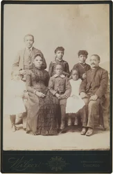 Porträtt av en familj,ca. 1890 (foto)