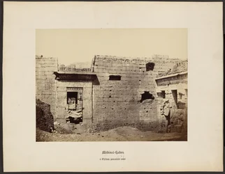 Medinet-Habou, a Thebes, premiär cour