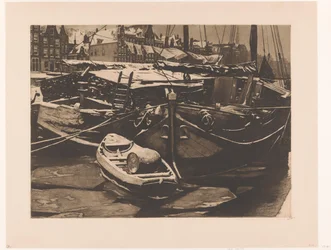Vy över förtöjda fartyg i Oudeschans i Amsterdam - Torvfartyg i Oude Schans (originaltitel)