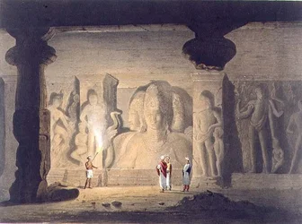Den stora triaden i grotttemplet Elephanta, nära Bombay, 1803, från volym II av "Scenery, Costumes and Architecture of India", graverad av T. Edge, utgiven av Smith, Elder and Company.