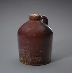 Quart Kanna, ca. 1890-1905 (glidglaserat stengods)