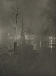 Wet Night, Columbus Circle, New York, ca 1925 (foto)