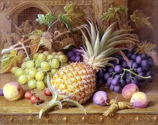 Ett stilleben av en ananas, vindruvor, persikor, jordgubbar och hasselnötter på en byrå