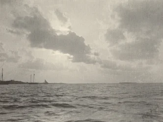 Solnedgång över vatten,1890-tal (foto)