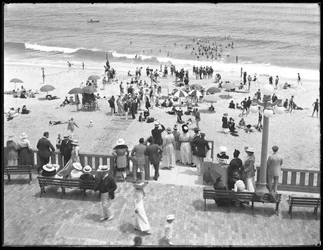 Strandgäster och badgäster, Deal, New Jersey, juli 1916