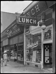 Canterbury Lunch skylt på 202 (eller 178) E. 125th Street, New York City, 2 maj 1916.