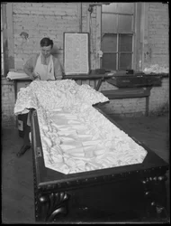 Foder i en "halvsoffa" kista, Oneida, New York, 3 april 1916