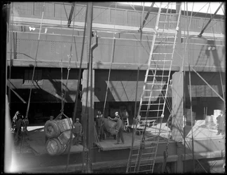 Lastning av ett ångfartyg från övre däck, Chelsea Piers, New York, 1912