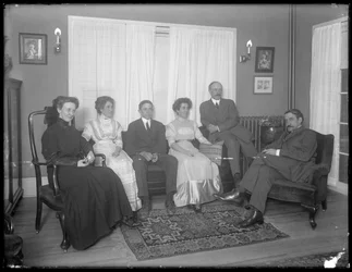 Gruppporträtt av familjen Quinn, ca 1911-12