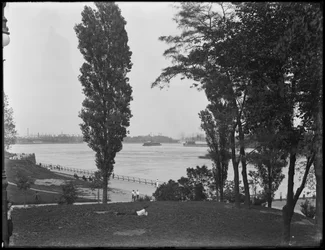 Vy över Hell Gate och East River från 86th Street Park, New York City, 31 juli 1914